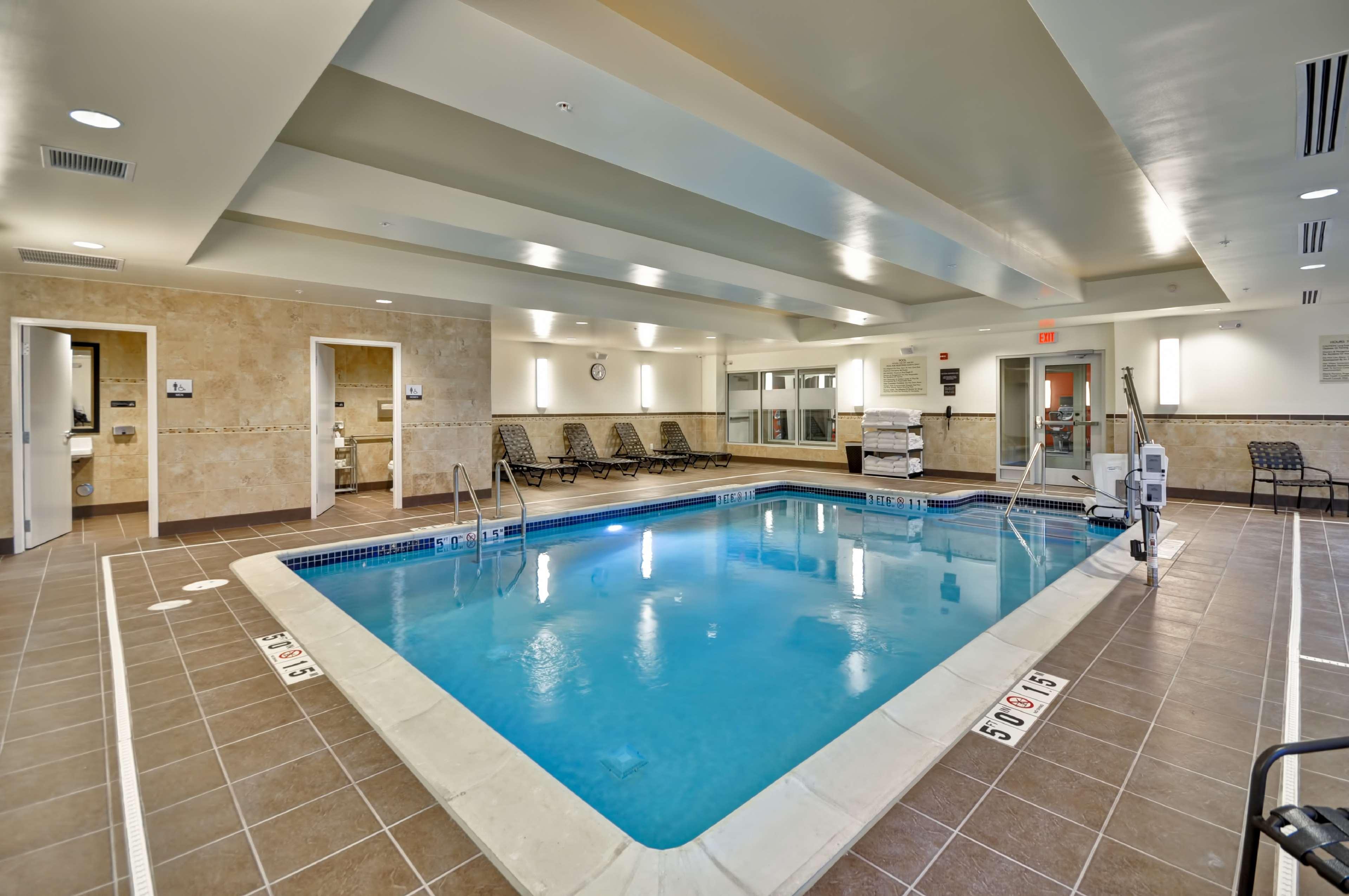 Hilton Garden Inn Detroit Troy Bagian luar foto